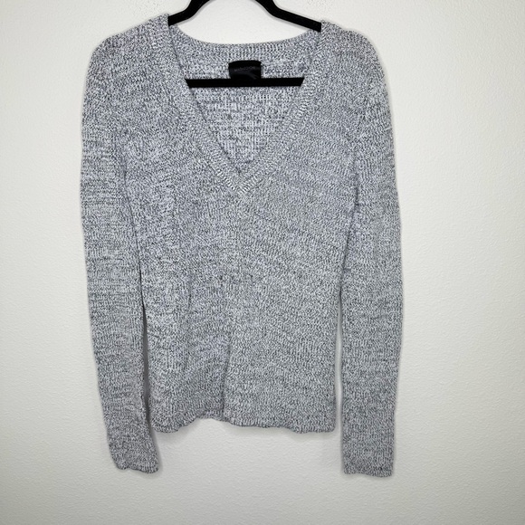 MAGASCHONI Gray V-Neck Sweater Lightweight PTP- 17.5”LENGTH- 25” Fits An XS-S - Picture 1 of 10